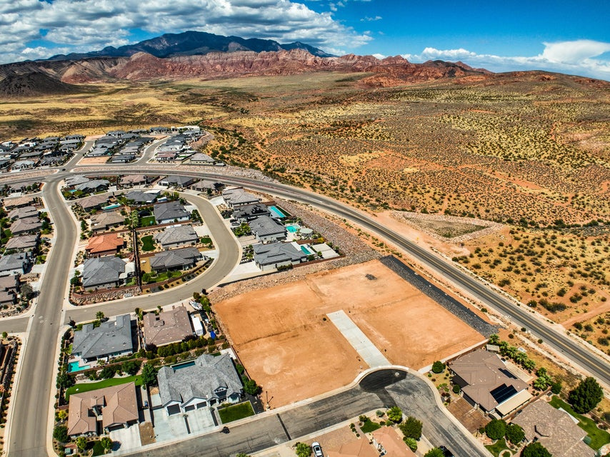 MUSTANG PASS - Land