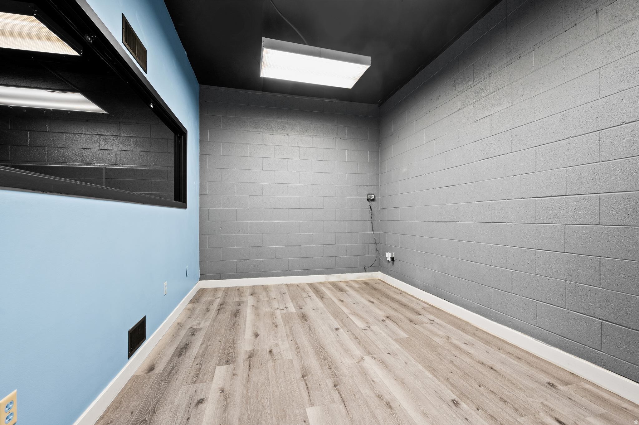 COLUMBIA SUB - Commercial Lease