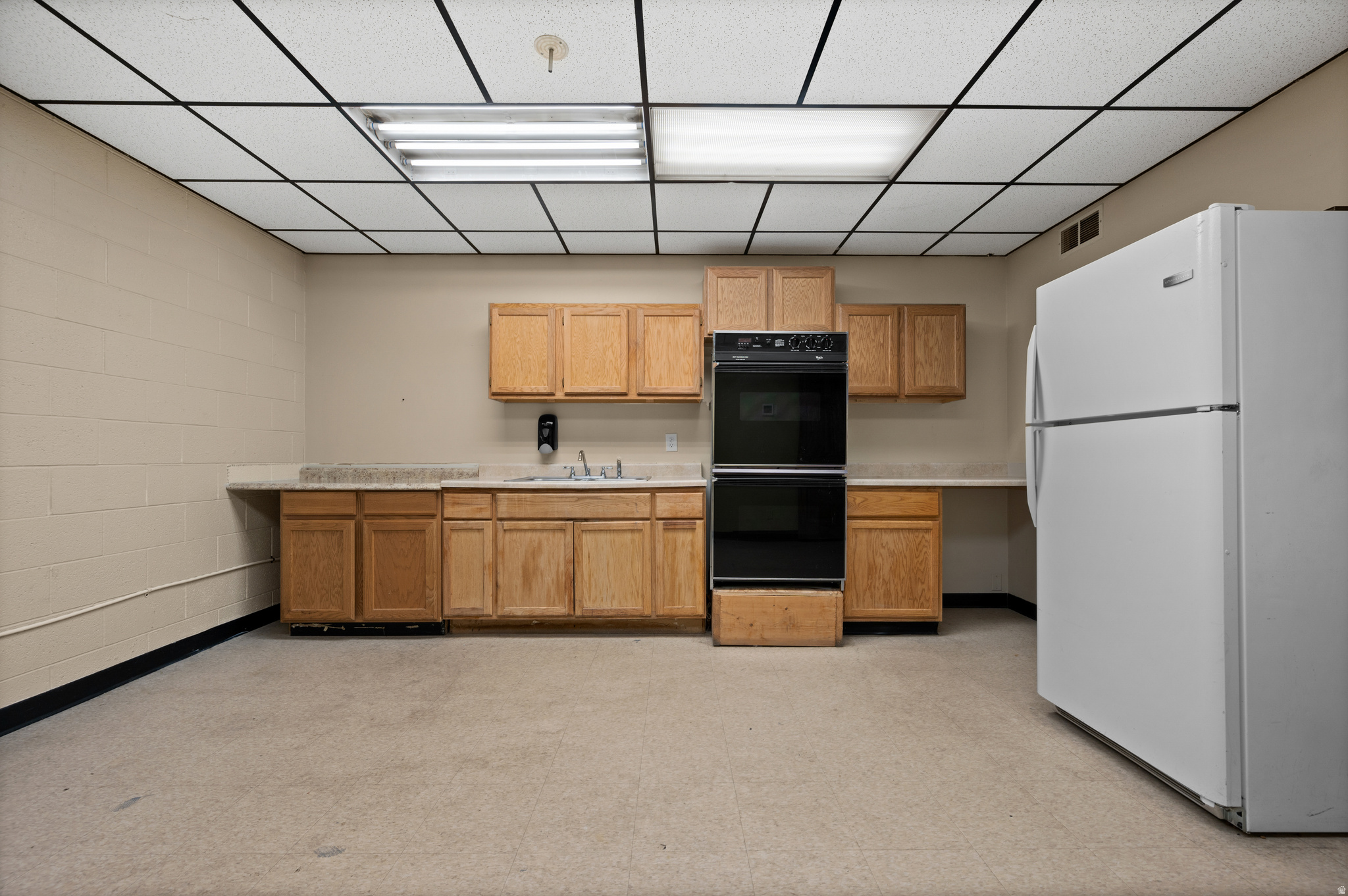 COLUMBIA SUB - Commercial Lease