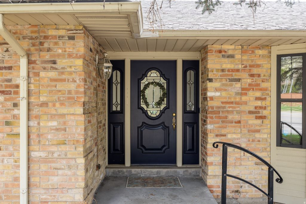 Photo of 2612 E ANTELOPE DR, Layton, UT 84040 (MLS # 2148741)