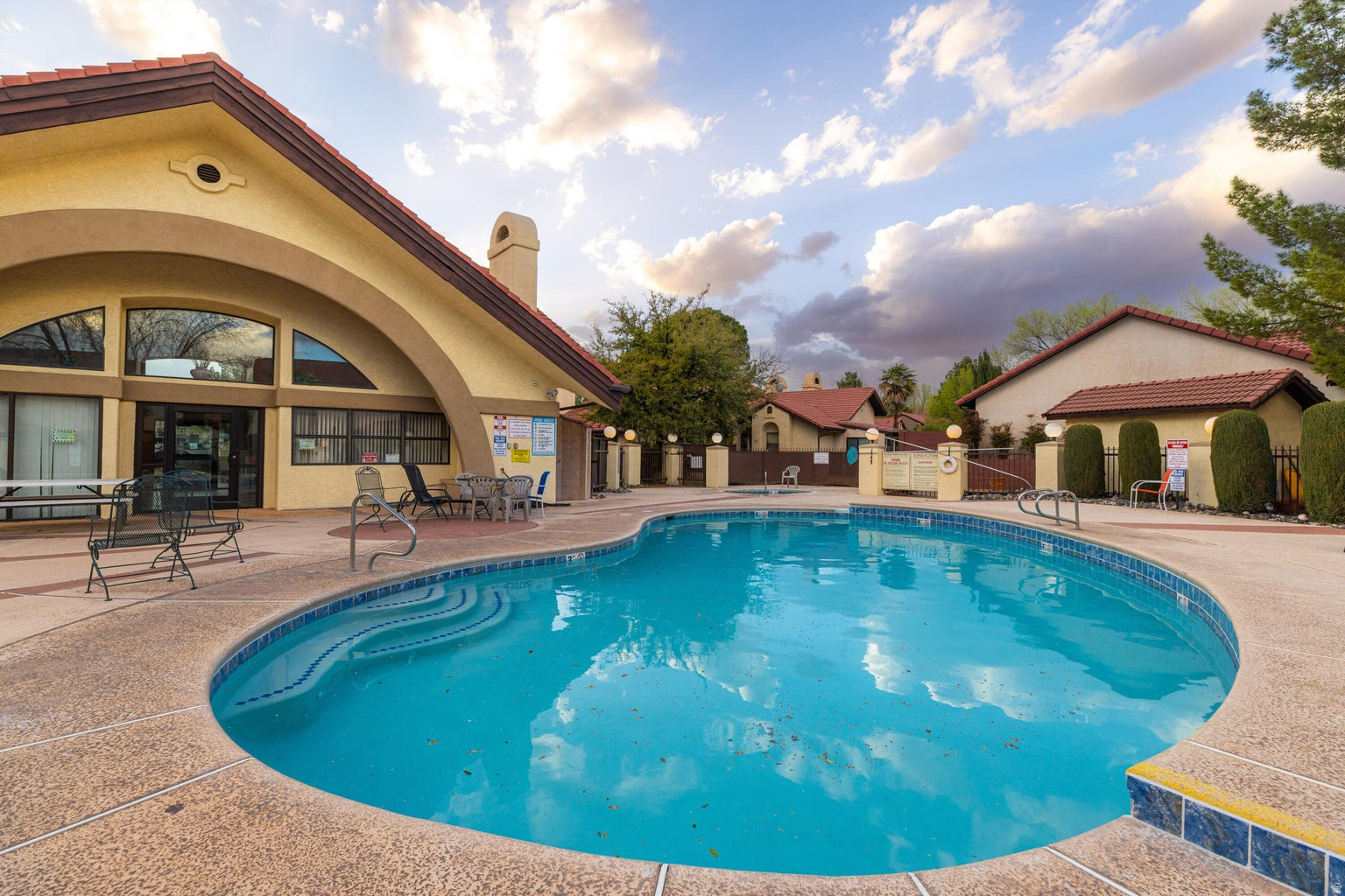 MESAS AMD - Residential