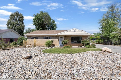 Photo of 2173 E 6675 S, Cottonwood Heights, UT 84121 (MLS # 2182958)