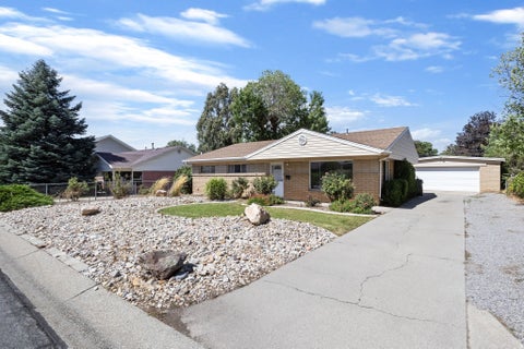Tiny photo for 2173 E 6675 S, Cottonwood Heights, UT 84121 (MLS # 2182958)
