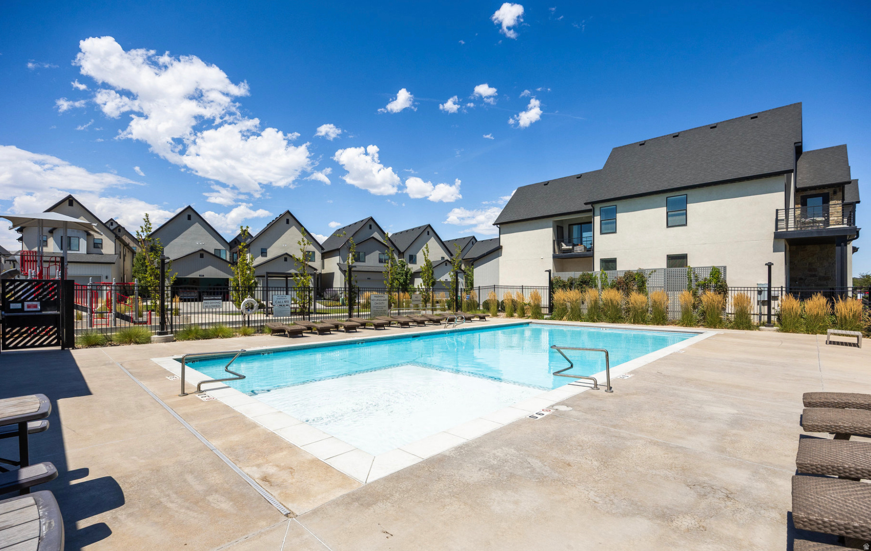 HOLBROOK SCNDCTG3126 - Residential