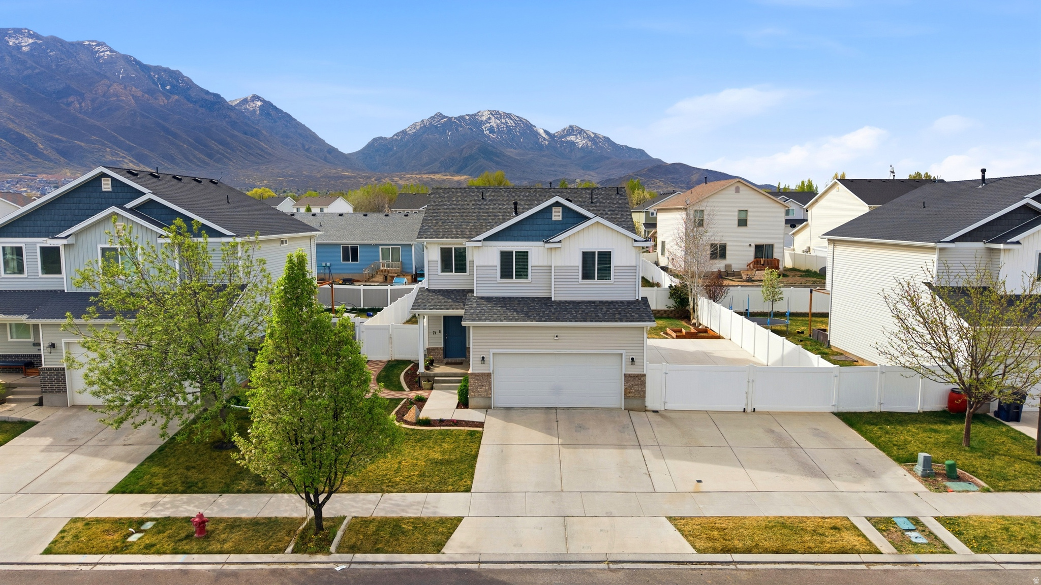 APPLE HOLLOW - Residential