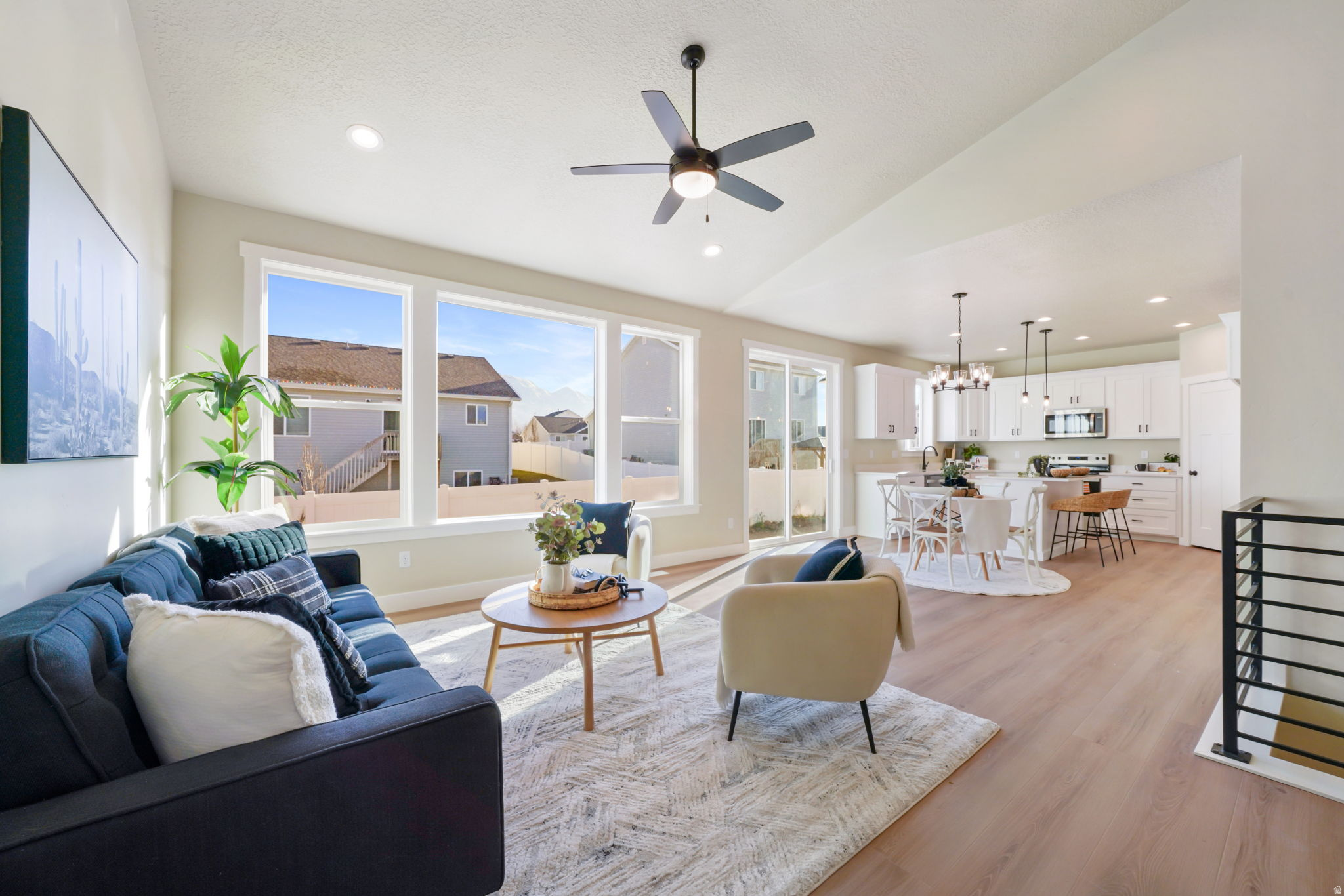 APPLE HOLLOW - Residential