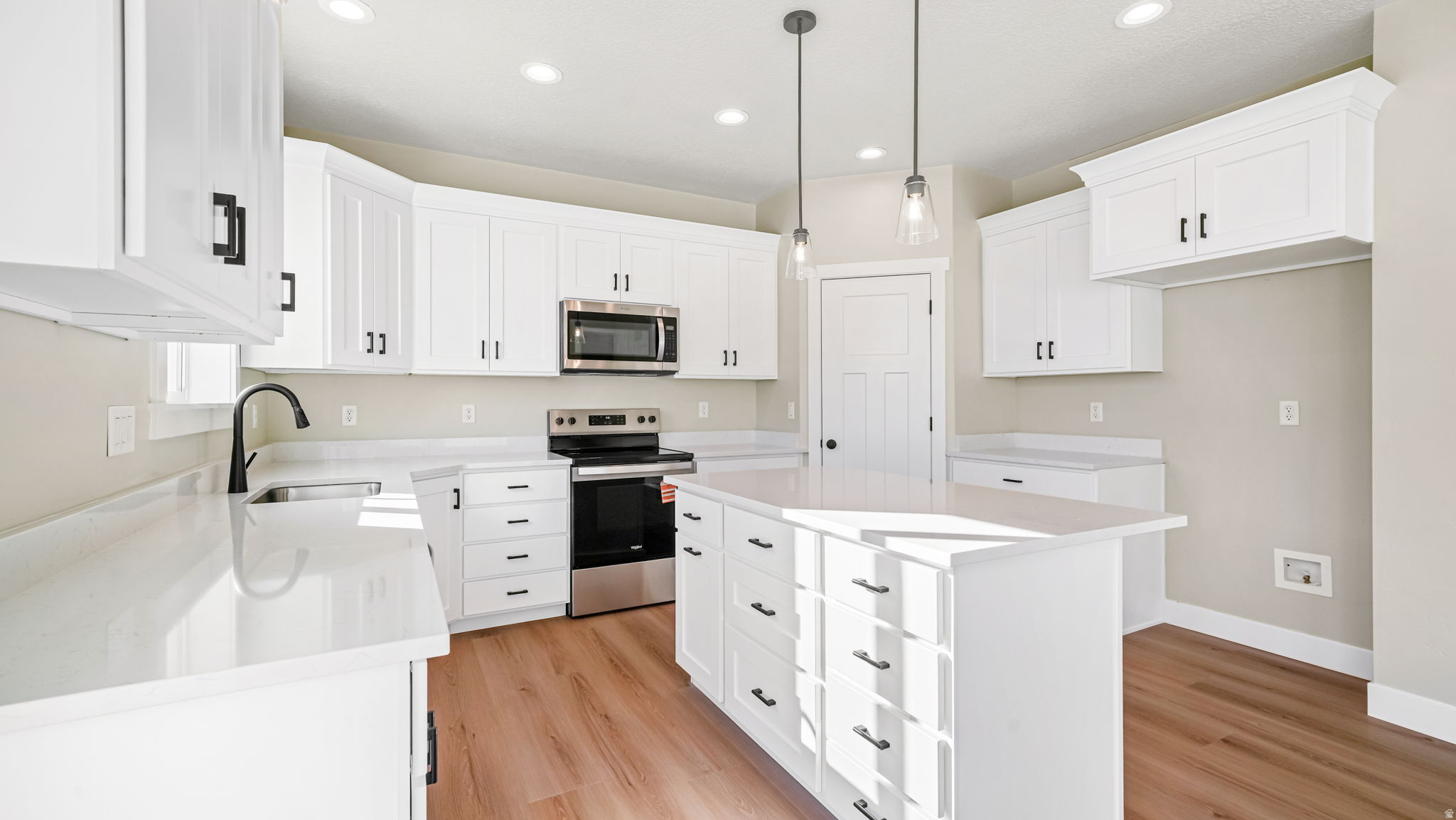 APPLE HOLLOW - Residential