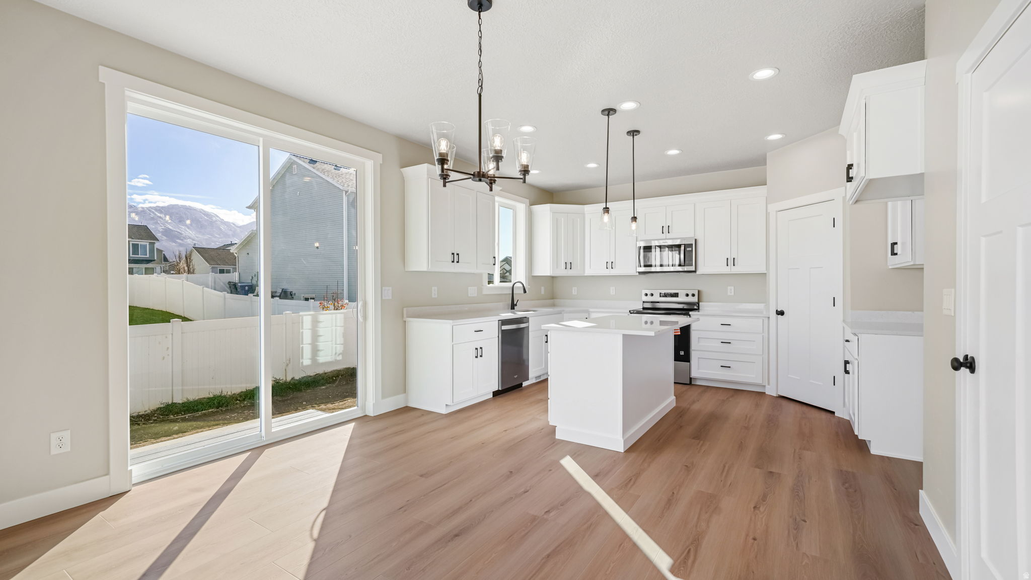 APPLE HOLLOW - Residential