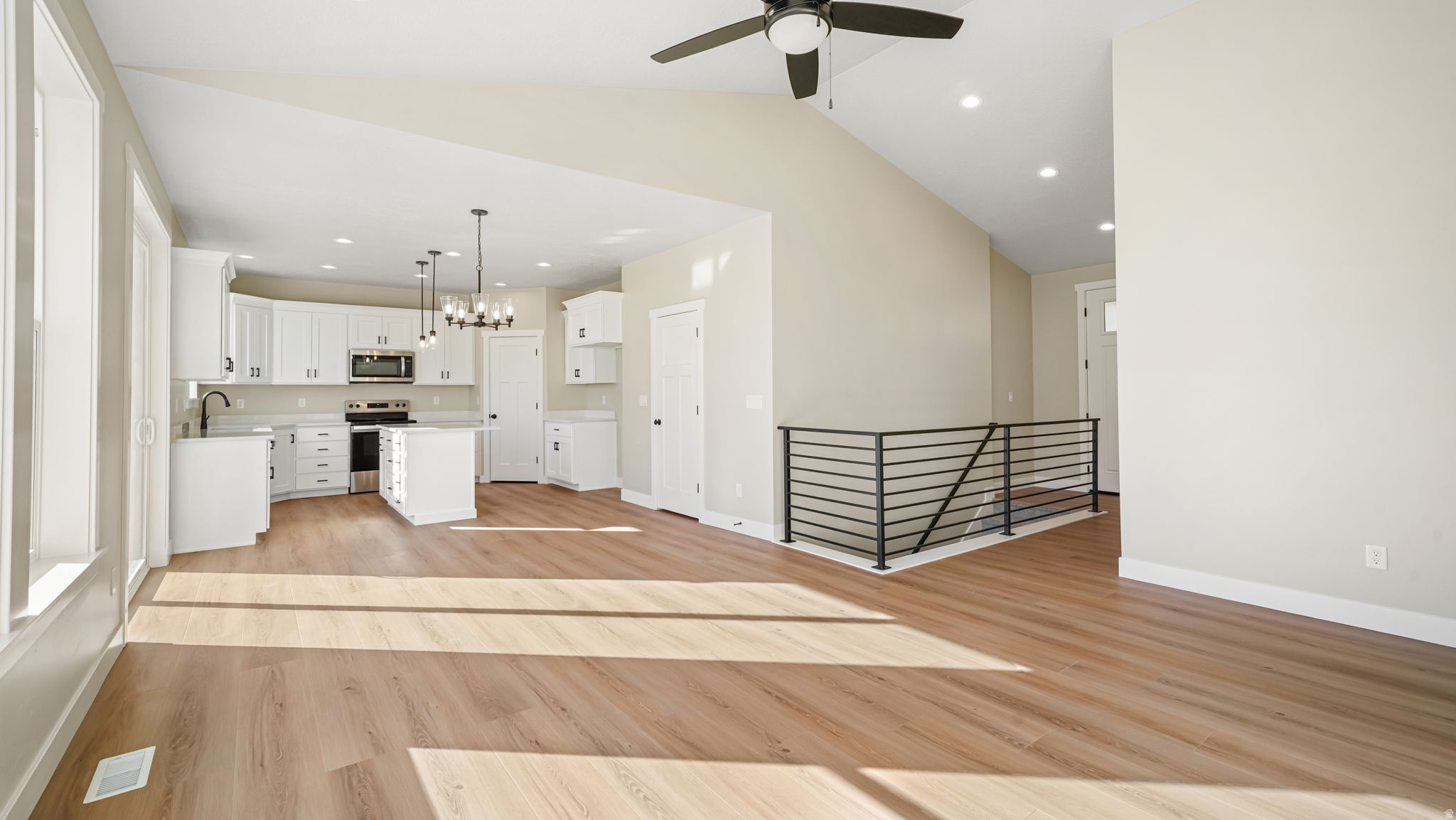 APPLE HOLLOW - Residential