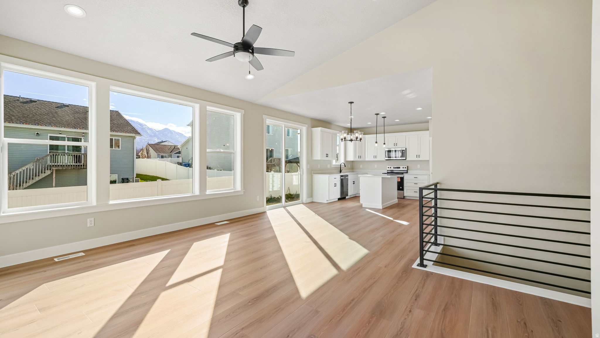 APPLE HOLLOW - Residential