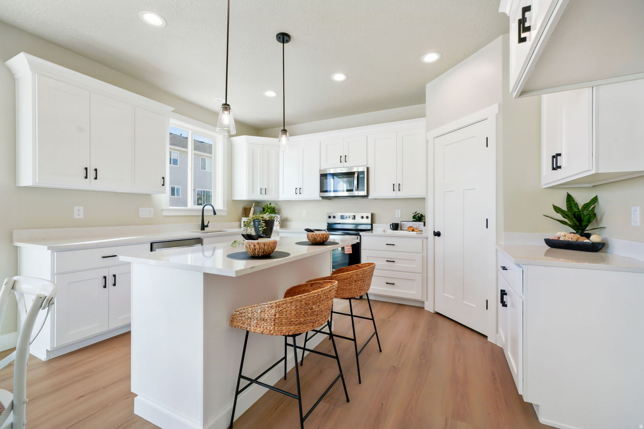 APPLE HOLLOW - Residential