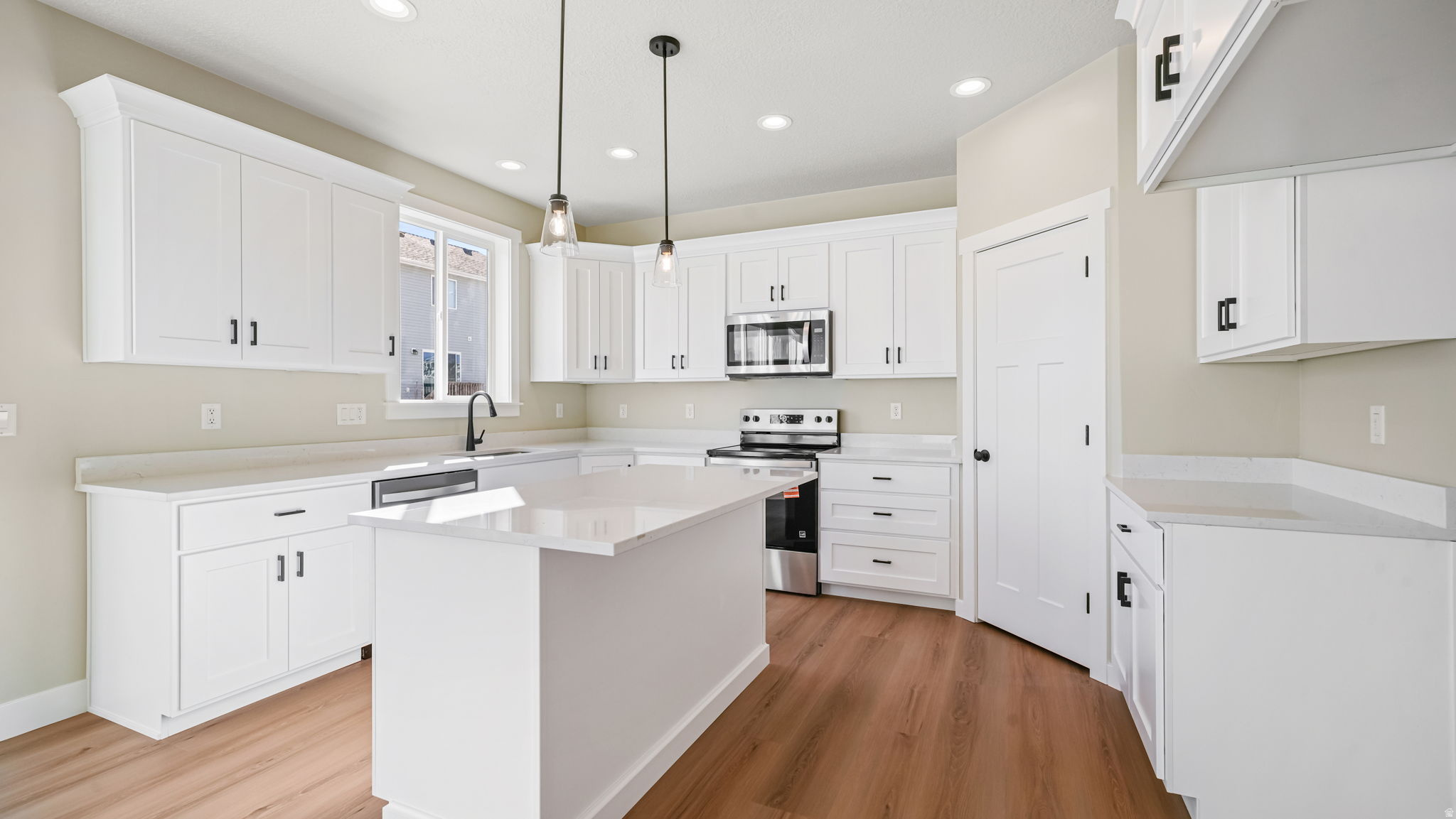 APPLE HOLLOW - Residential