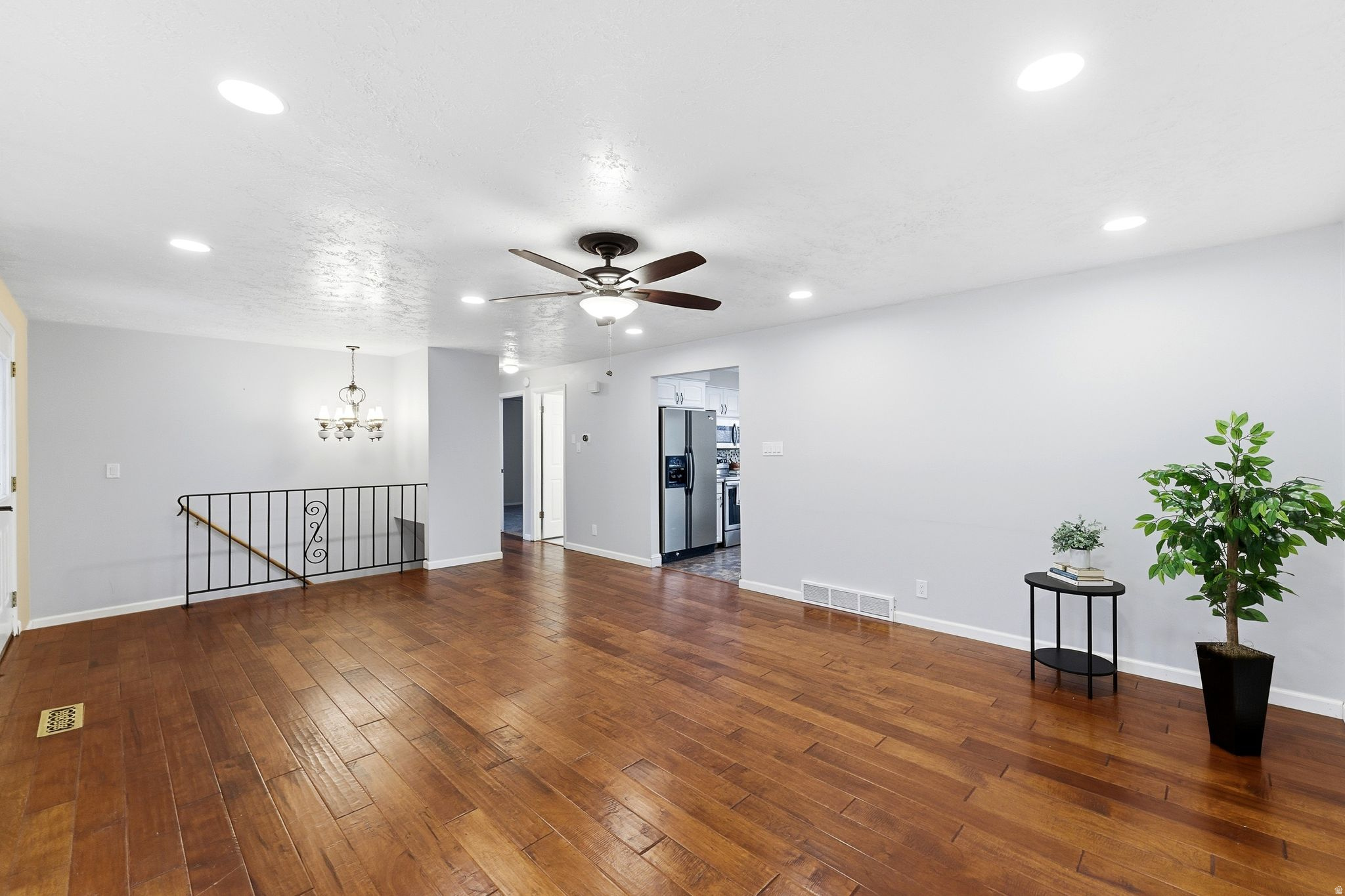 CONTINENTAL ESTATES - Residential