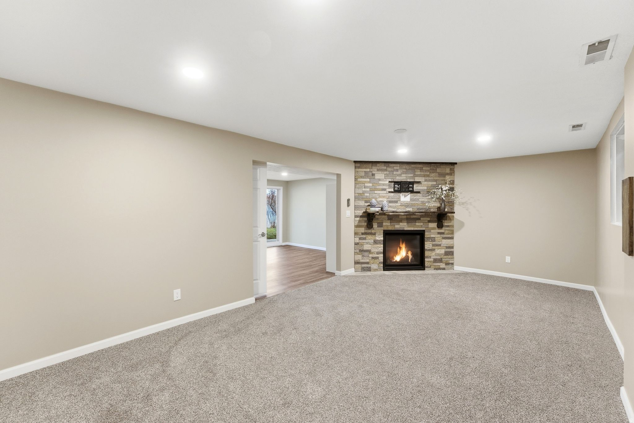 CONTINENTAL ESTATES - Residential