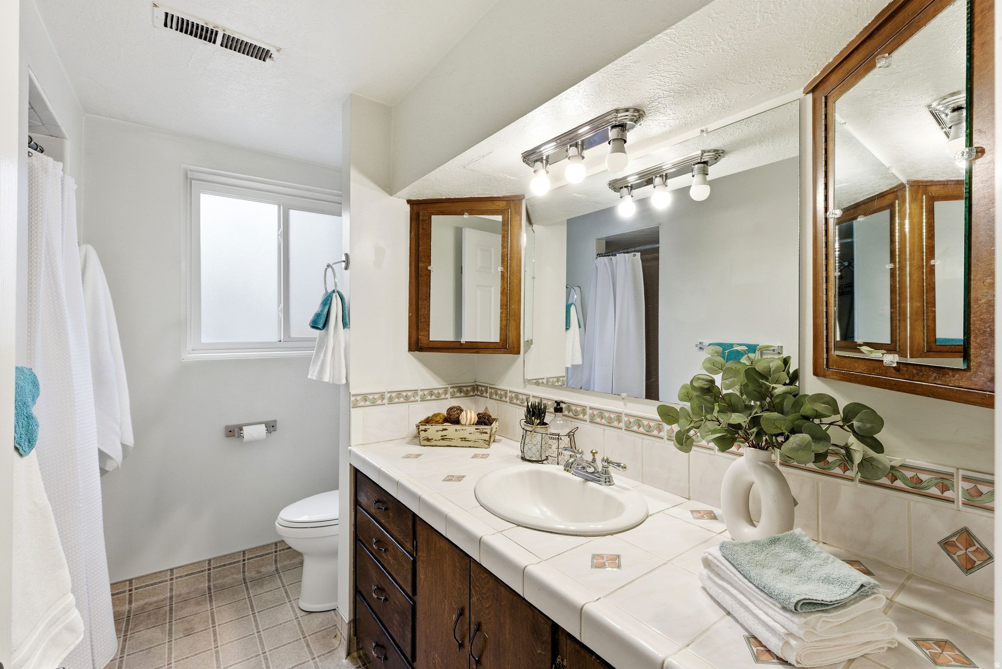 CONTINENTAL ESTATES - Residential