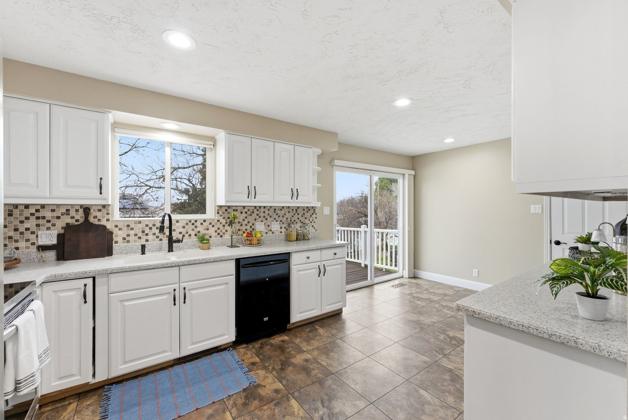 CONTINENTAL ESTATES - Residential