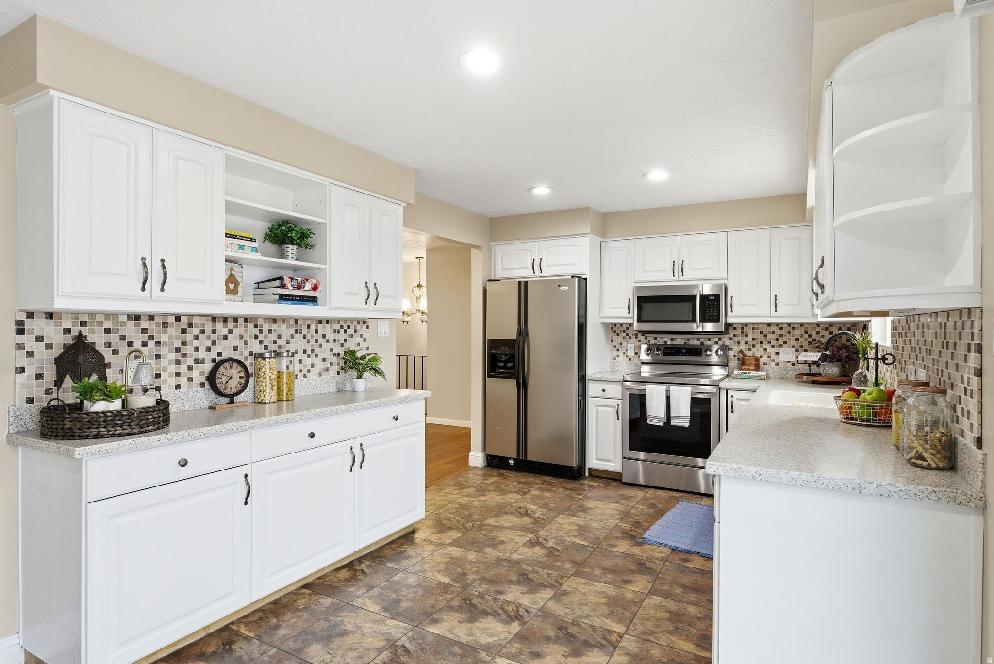 CONTINENTAL ESTATES - Residential