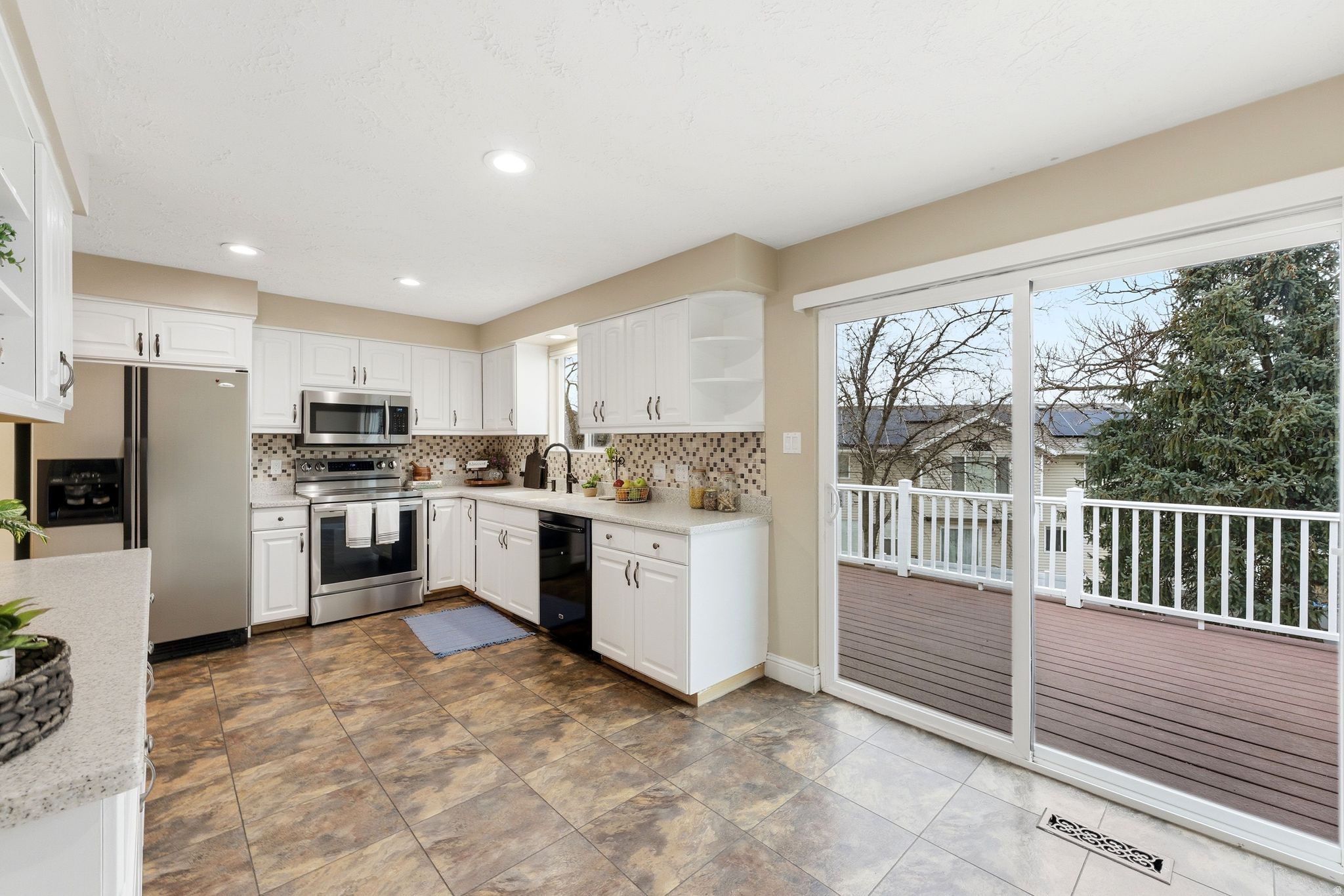 CONTINENTAL ESTATES - Residential