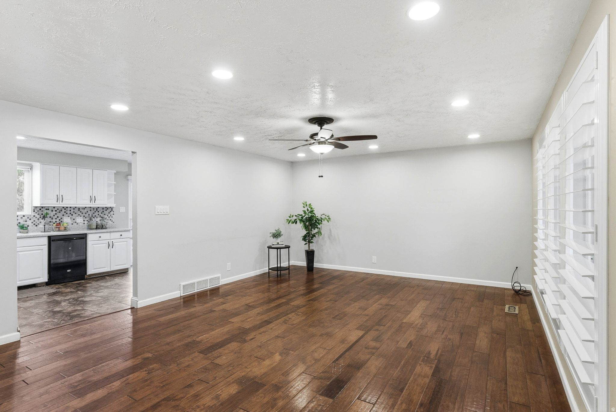 CONTINENTAL ESTATES - Residential