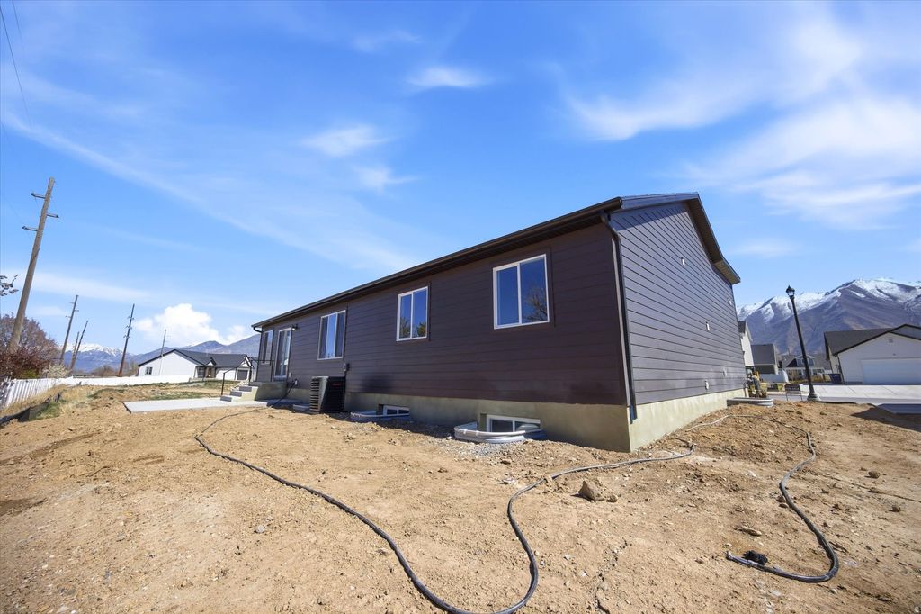 Photo of 816 S 1300 E, Spanish Fork, UT 84660 (MLS # 2146100)