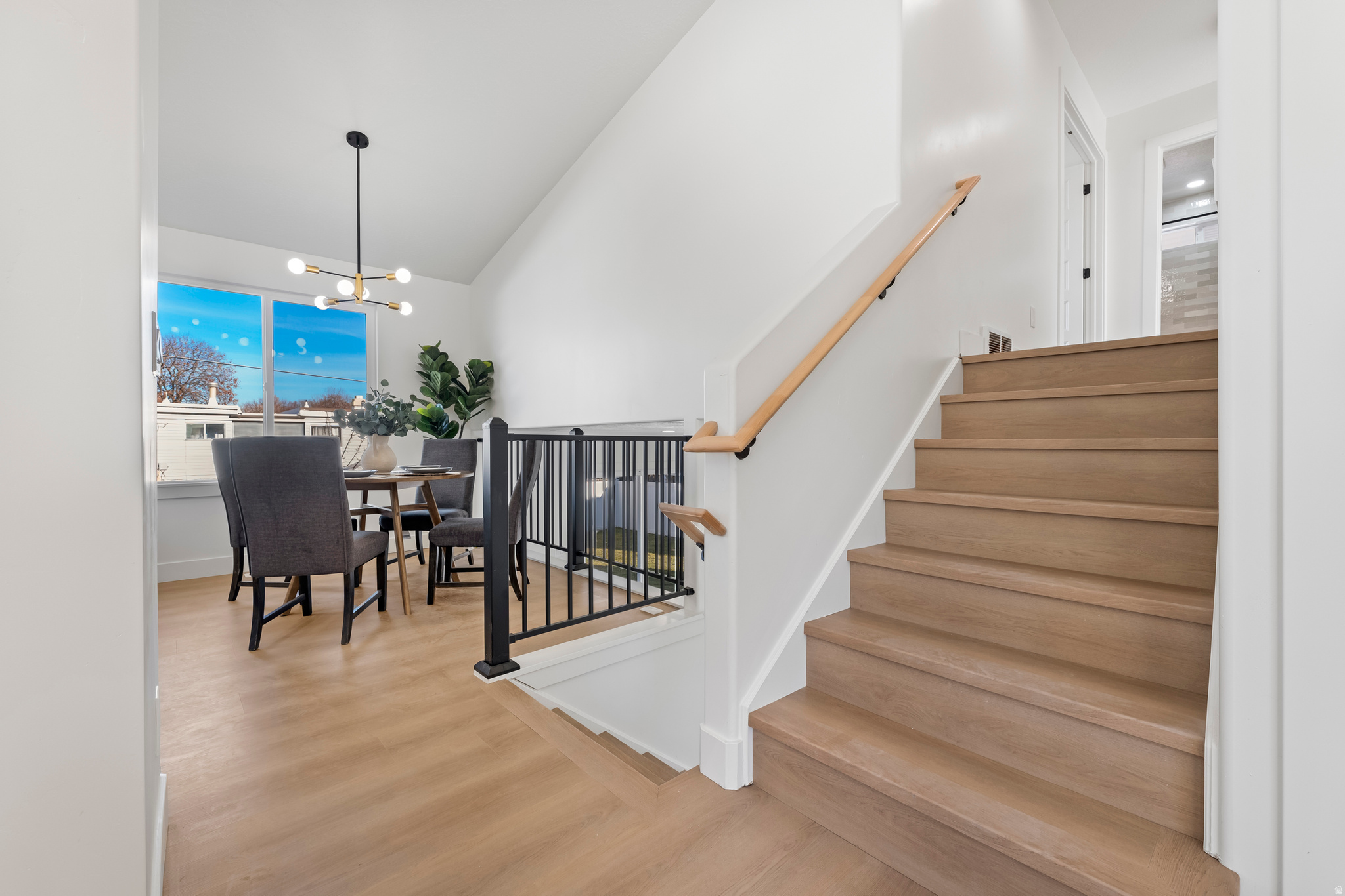 KINGS COURT - Residential