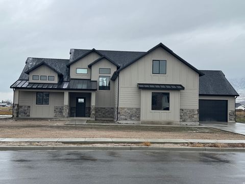 2524 W 2950 N Farr West UT 84404