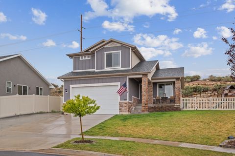 Photo of 3123 S DEER CANYON DR, Saratoga Springs, UT 84045 (MLS # 2153832)