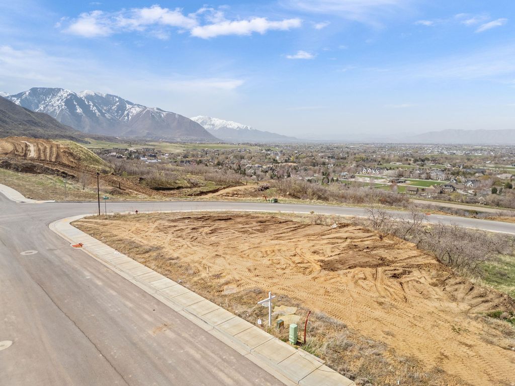 Photo of 348 S KRISSA ST #5, Mapleton, UT 84664 (MLS # 2155758)