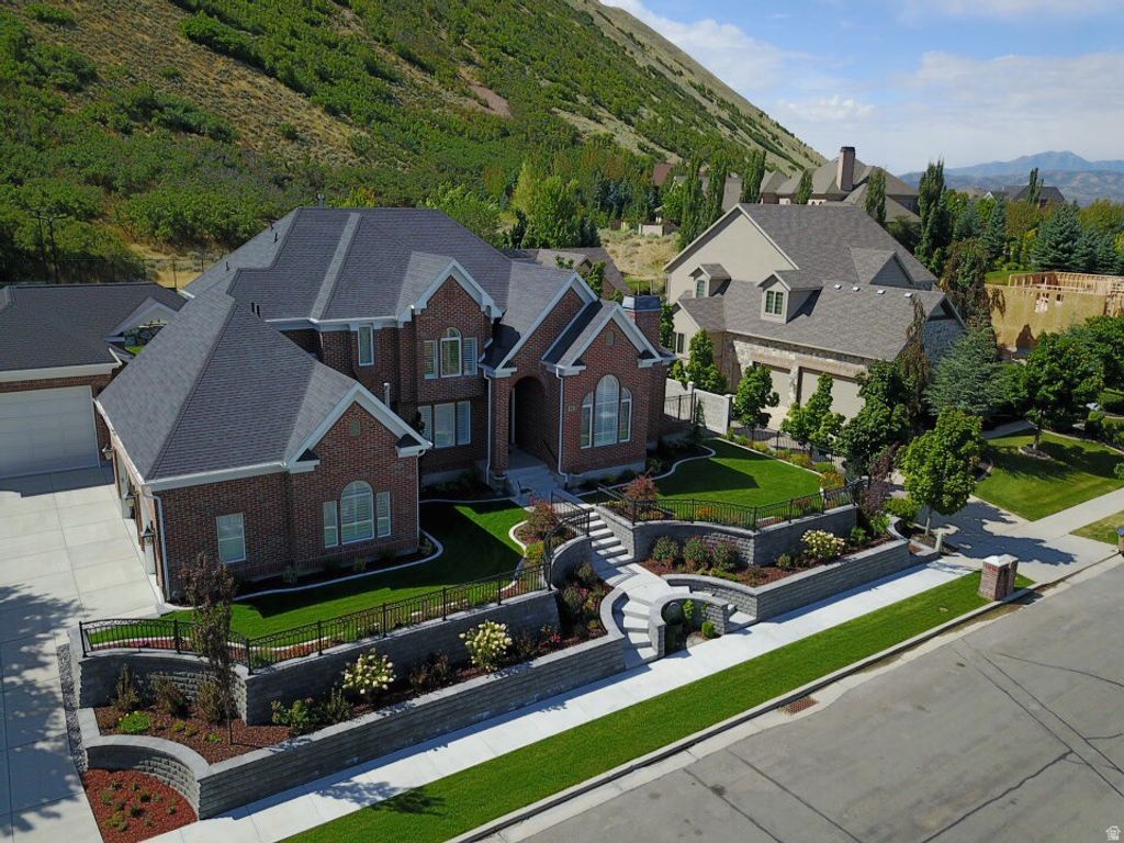 Photo of 714 E DRAPER HEIGHTS WAY, Draper, UT 84020 (MLS # 2143397)