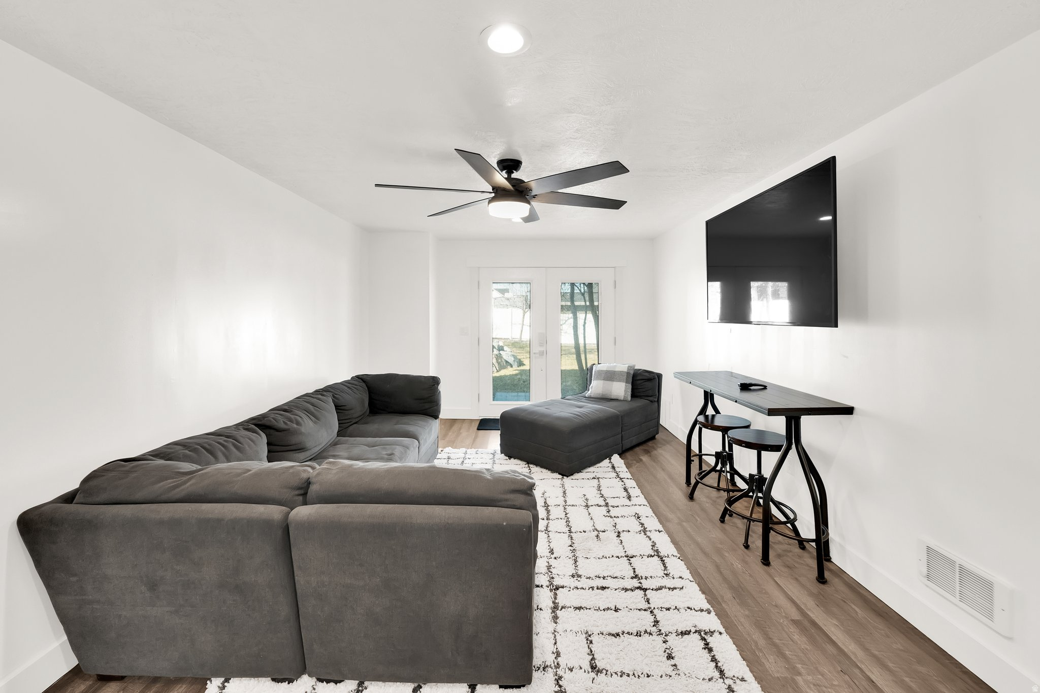 COUNTRY LANE - Residential