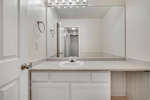 Tiny photo for 449 W 200 N #3, Bountiful, UT 84010 (MLS # 2141636)