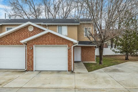 Tiny photo for 449 W 200 N #3, Bountiful, UT 84010 (MLS # 2141636)