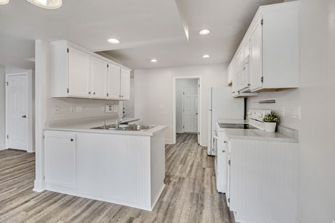 Tiny photo for 449 W 200 N #3, Bountiful, UT 84010 (MLS # 2141636)