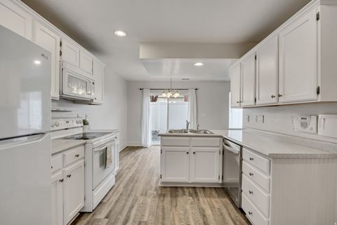 Tiny photo for 449 W 200 N #3, Bountiful, UT 84010 (MLS # 2141636)