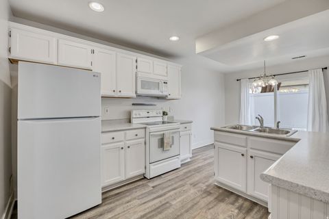 Tiny photo for 449 W 200 N #3, Bountiful, UT 84010 (MLS # 2141636)