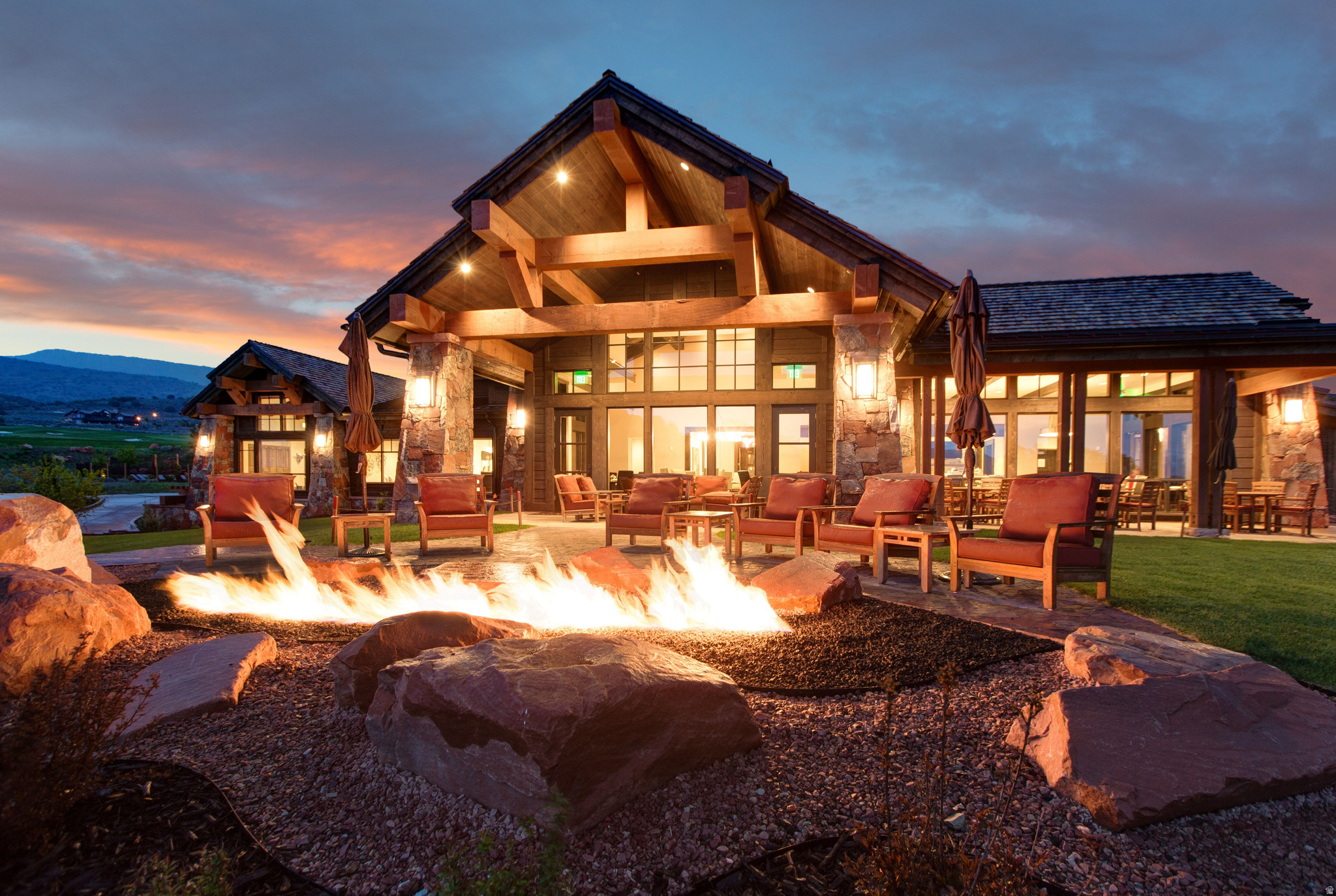 RED LEDGES - Land