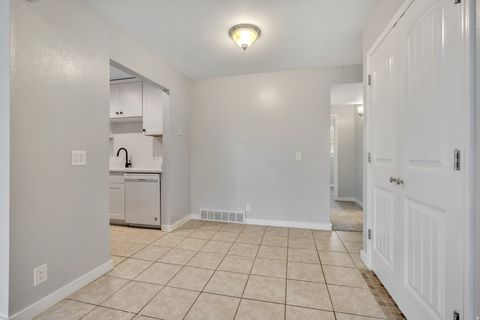 Tiny photo for 17 E 400 N #19, Bountiful, UT 84010 (MLS # 2142502)