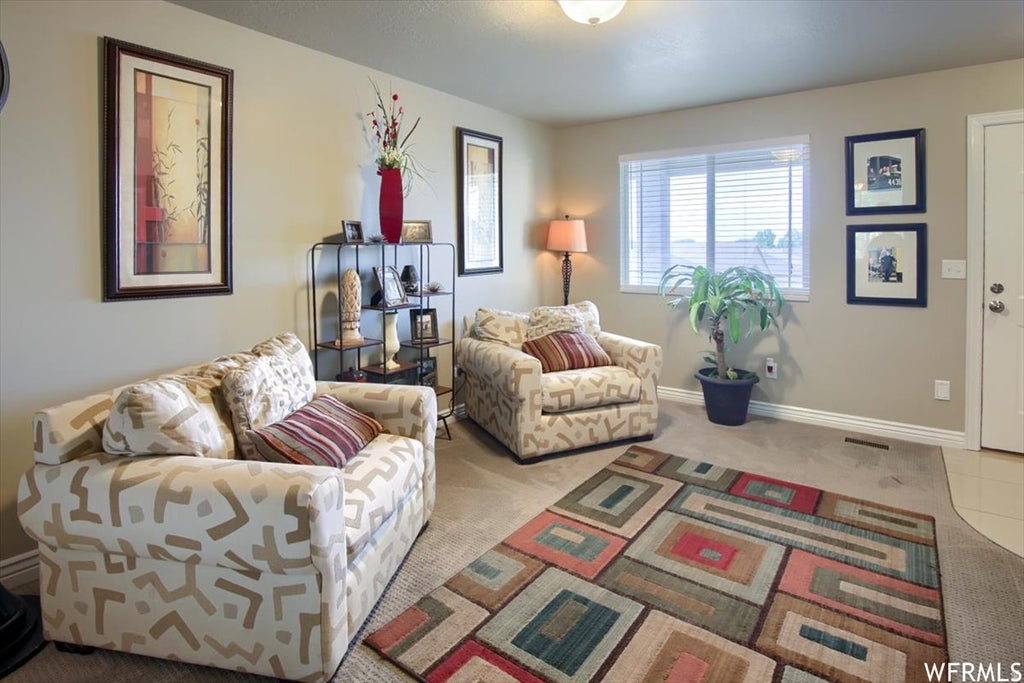 Photo of 644 N STONNE LN, Kaysville, UT 84037 (MLS # 2186555)