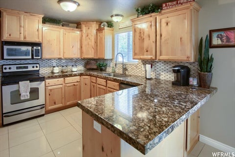 Tiny photo for 644 N STONNE LN, Kaysville, UT 84037 (MLS # 2186555)