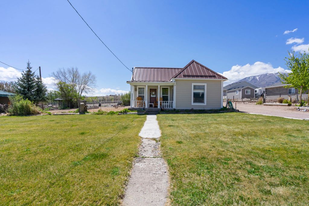 Photo of 499 W CENTER ST, Marysvale, UT 84750 (MLS # 2155011)