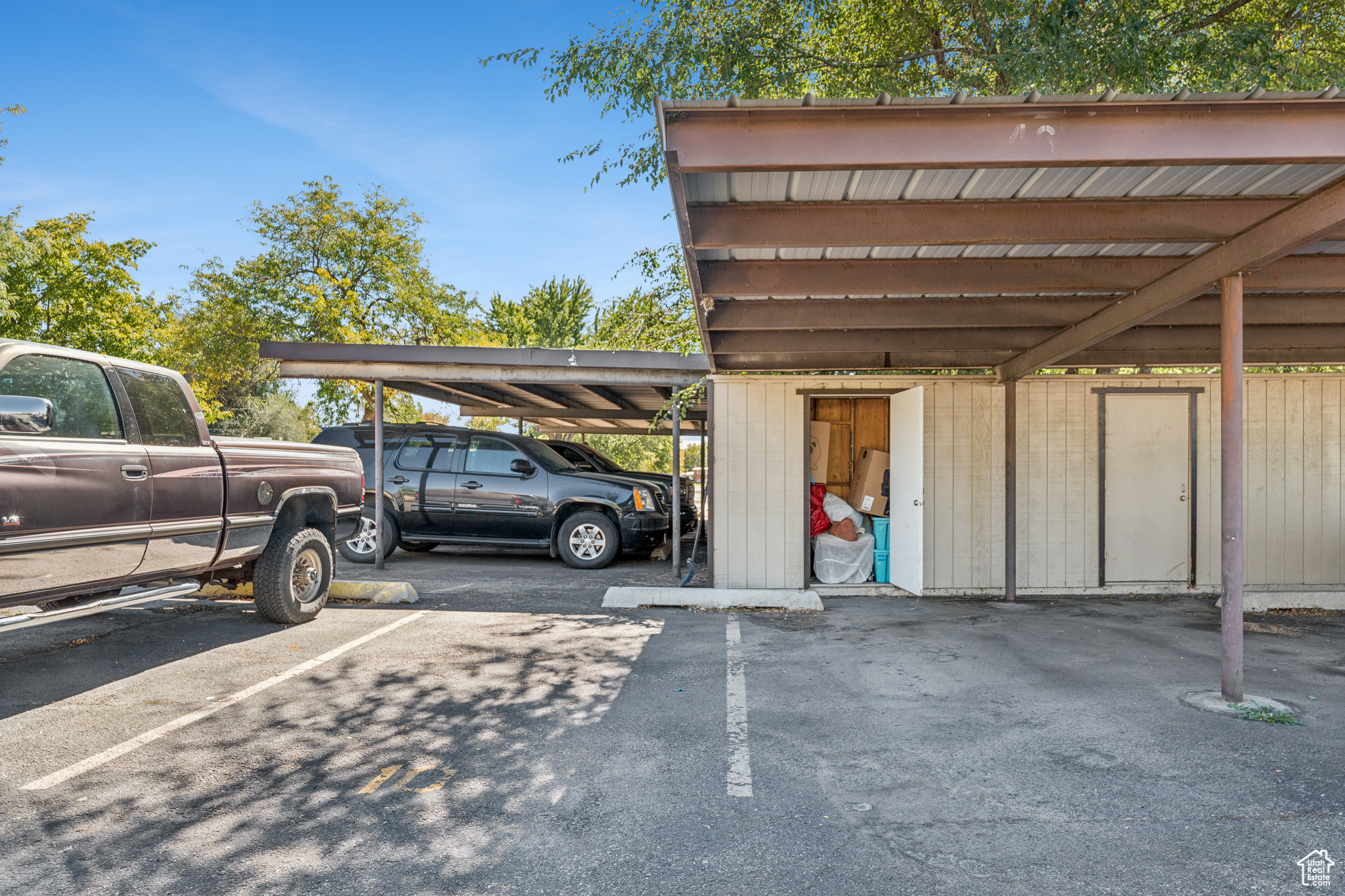 SHERWOOD OAKS CONDOM - Residential