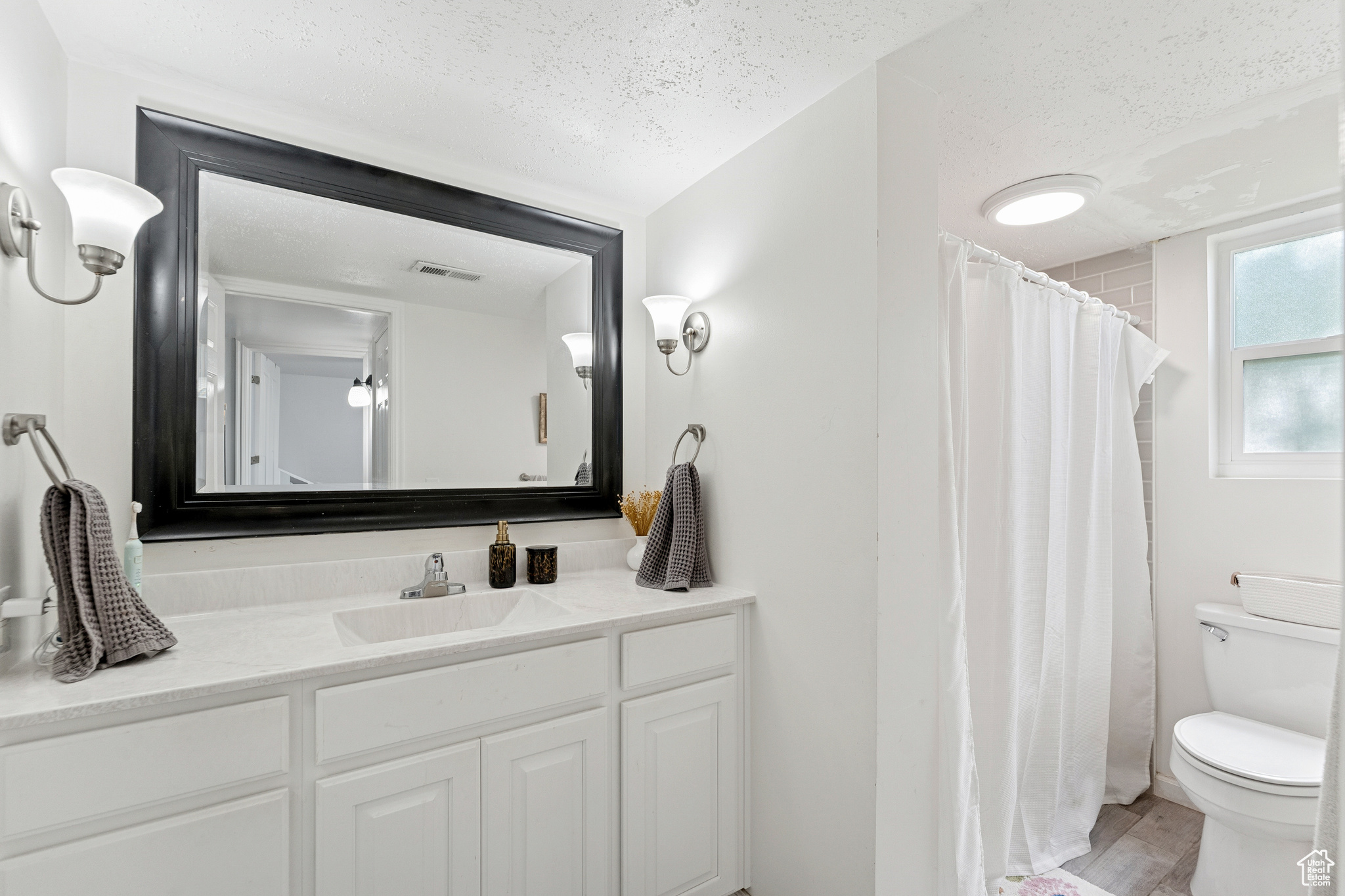 SHERWOOD OAKS CONDOM - Residential