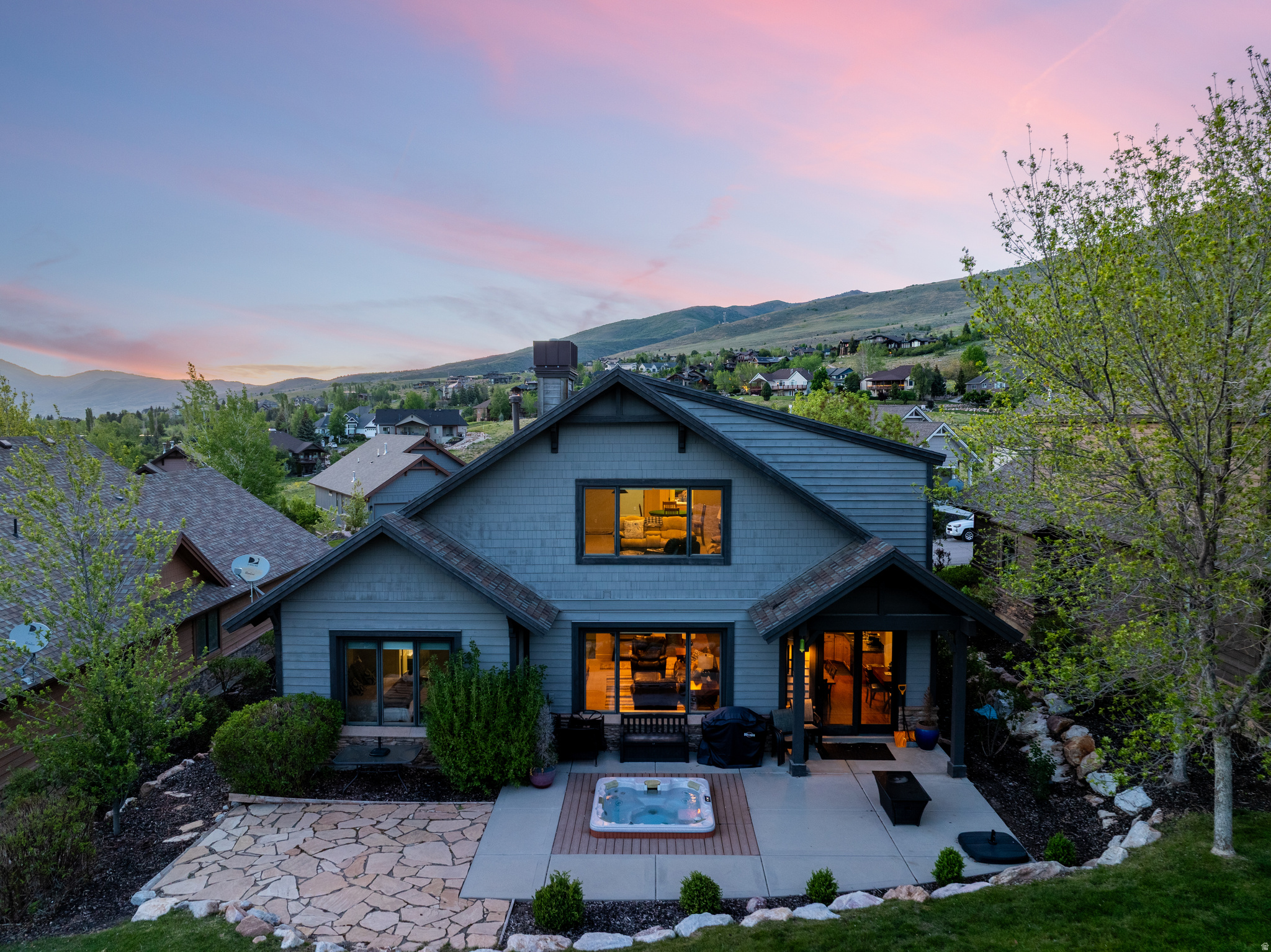 TRAPPERS RIDGE - Residential