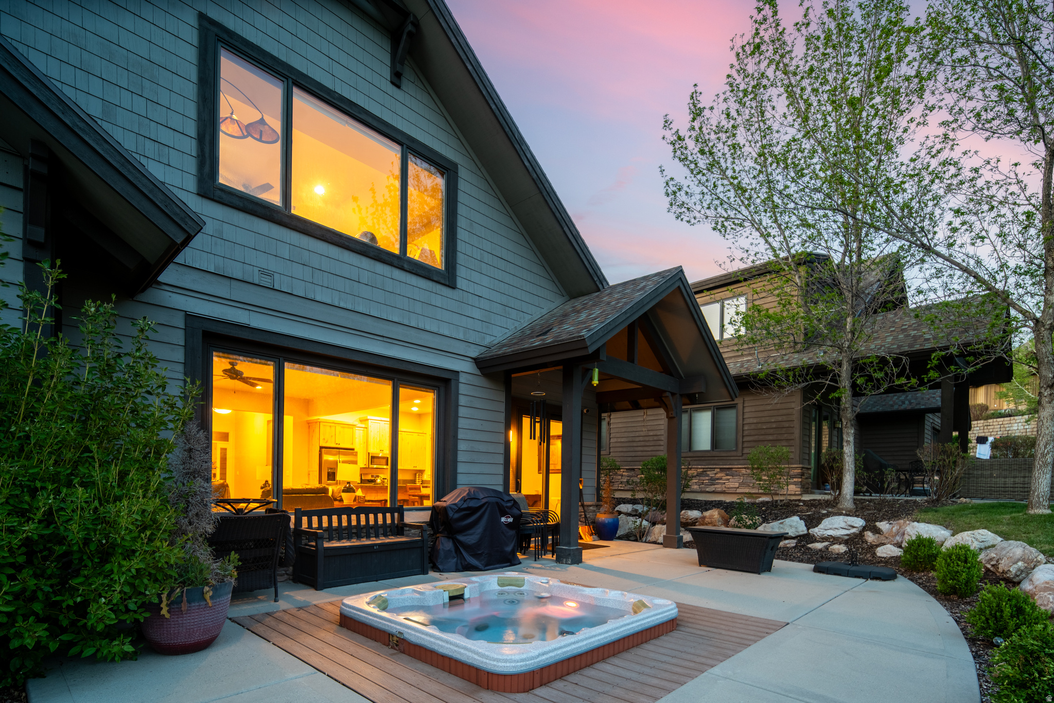 TRAPPERS RIDGE - Residential