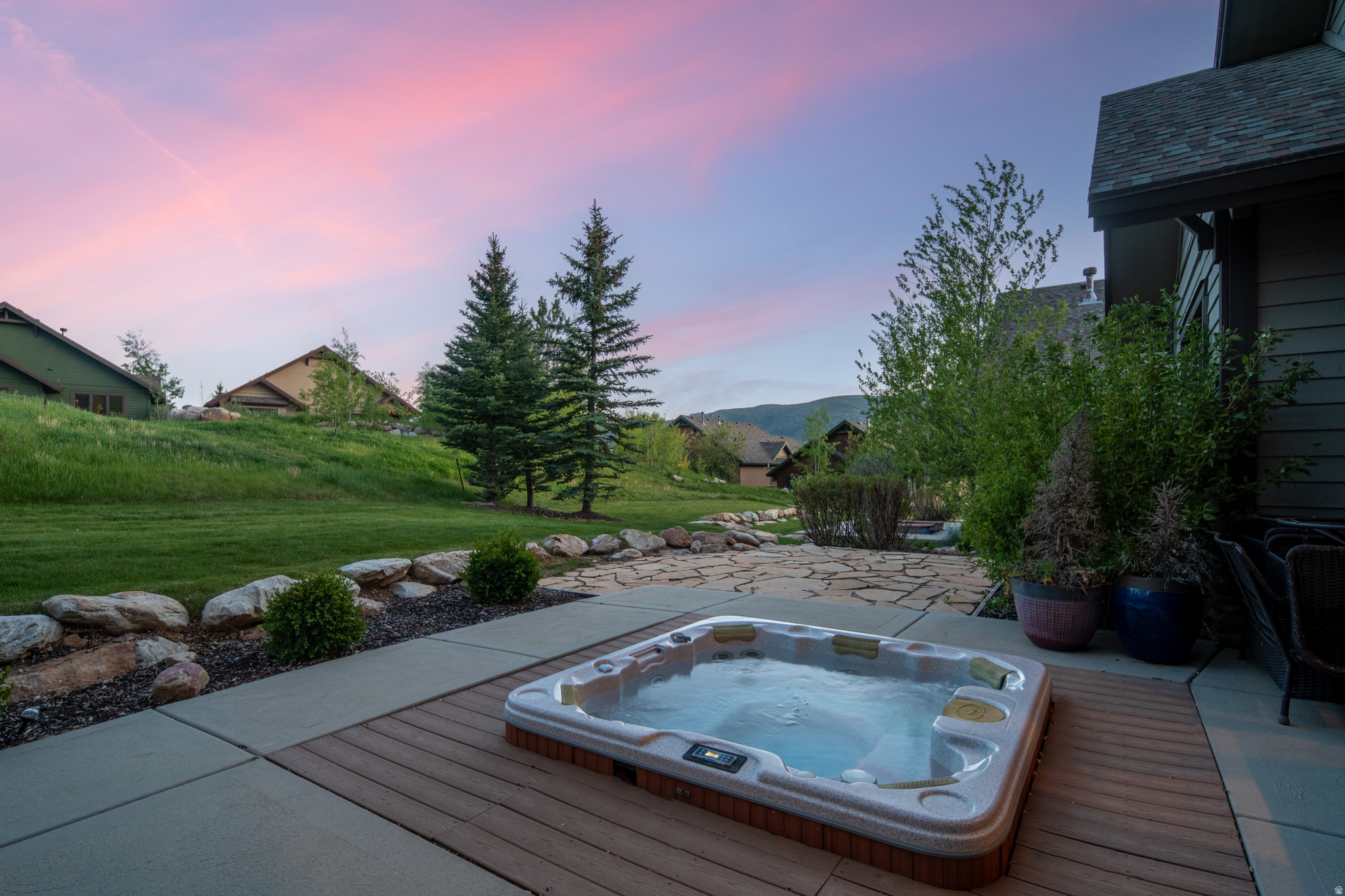 TRAPPERS RIDGE - Residential