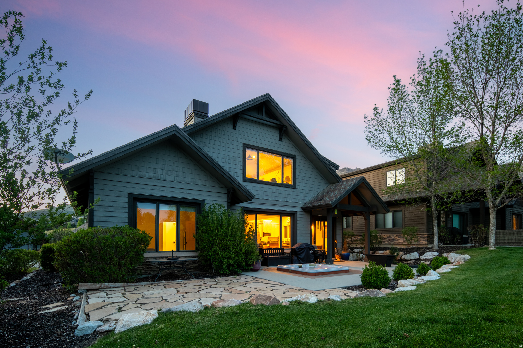 TRAPPERS RIDGE - Residential