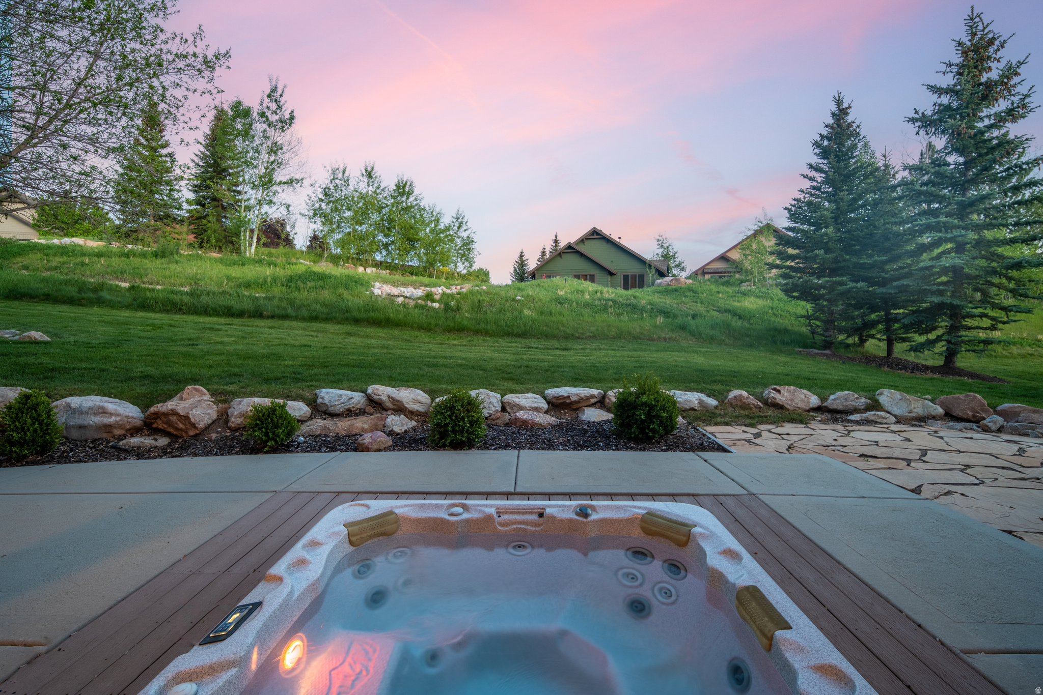 TRAPPERS RIDGE - Residential