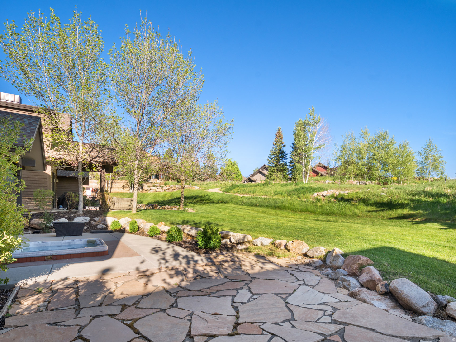 TRAPPERS RIDGE - Residential