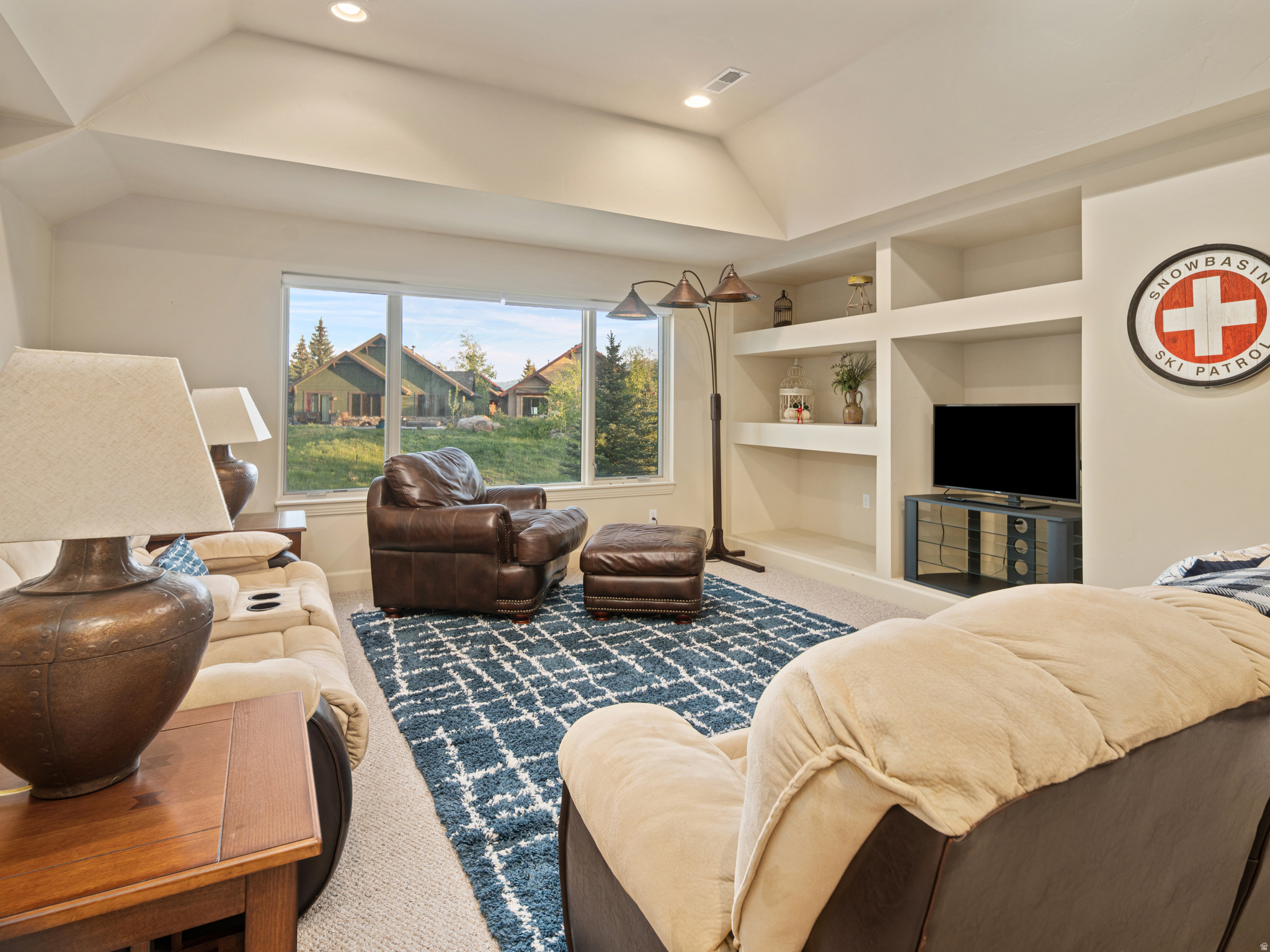 TRAPPERS RIDGE - Residential