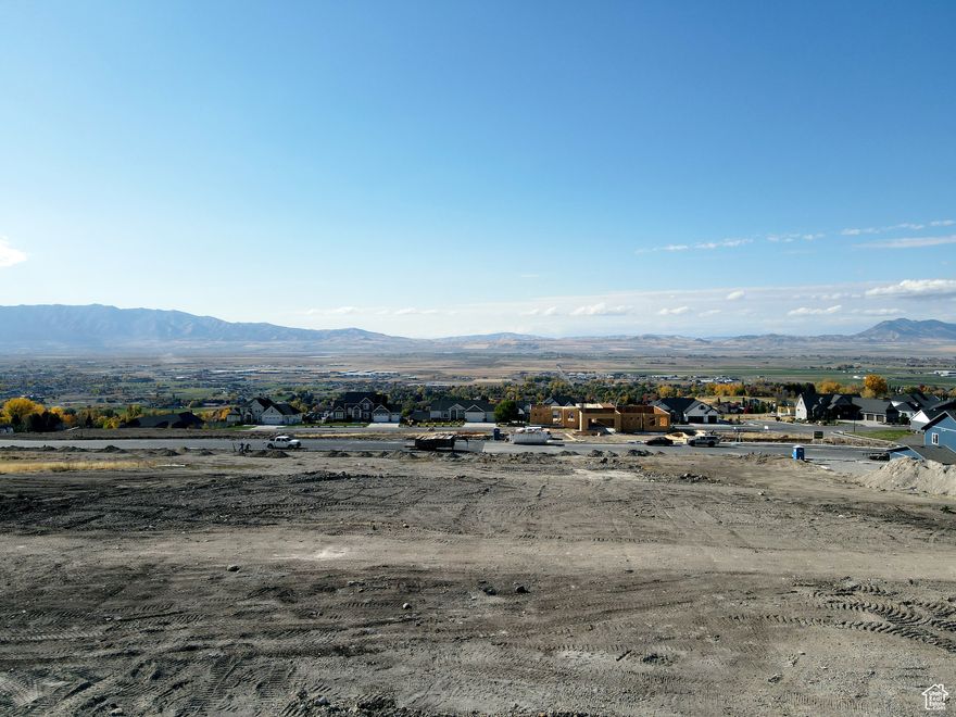 Come check out Lone Cedar, a new community in Hyde Park, offering stunning westward valley views and majestic eastward mountain scenery toward Hyde Park Canyon. These lots feature gentle slopes, perfect for building a walkout basement. Bring your own builder and enjoy stunning valley views right from your deck! Designed to foster an attractive community, Lone Cedar ensures ample space between lots and prioritizes water conservation with native, drought-tolerant landscaping. Infrastructure is being put in now with completion estimated to be the beginning of July. Bring your own builder!